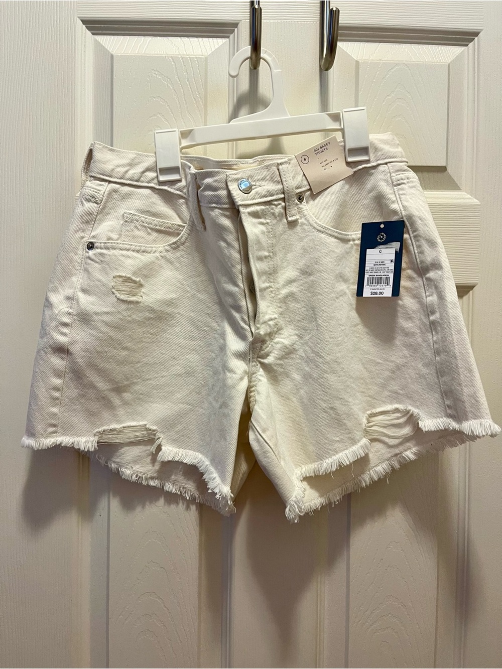 Universal Thread 90s Baggy White Distressed Denim Shorts Size 6 NWT